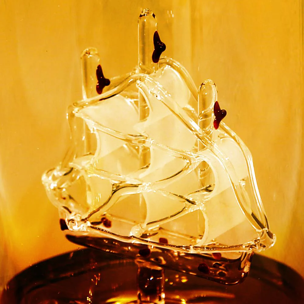 Glass Whiskey Decanter Set - Enhances Flavor - 780ml Clear Glass - Image 3